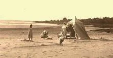 V1356 - La tente sur la plage, la famille Hausermann