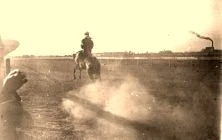V1358 - un "rodeo", dressage de cheval par un "gaucho"