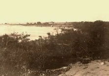 EH01B - La grande plage, au fond la tente