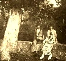 V0611 - Simone et Suzannette au Revest