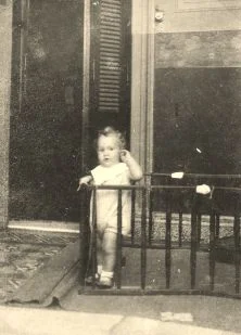 Yves dans son parc sur la patio de l'avenida Pellegrini