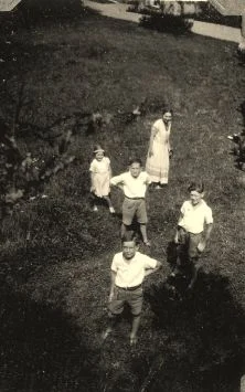 Tante Suzon, Brigitte, Jean-Pierre, François, Michel