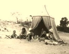 V0881 - Riachuelo, la tente à la plage