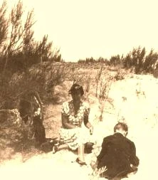 V1092 - Montevideo, plage, Simone et Yves, 3/1938