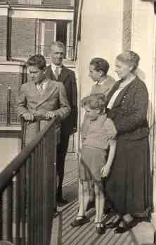 Avenue Dode, oct 35, de g à d: François, Jean C., Yves, Michel, Bonne-Maman