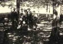 de g à d: Jean C., Michel, Yves, Maman, François