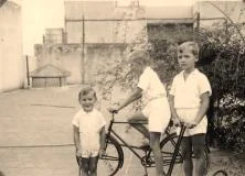les 3 cousins sur la terrasse (Avenida Pellegrini)
