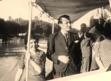 sur la passerelle, les 3 enfants et le barreur Don Joaquim