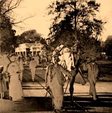 V0058 - Le zoo de Buenos-Aires, 11 Août 1907, enfants et chameaux (photos altérées)