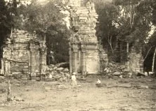 V0208 - San Ignacio, ruines des missions Jésuites, Hélène et Suzanne.