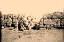 V0334 - Oujda (Maroc), 29 avril 1911, vieux murs