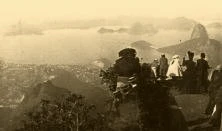 V1351 - Mars 1910. La ville de Rio, vue du Corcovado, à droite le Pain deSucre.