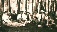 groupe familial en forêt, Coutainville?