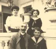 A Flores vers 1907