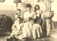 EH01A - Nanny et ses 3 enfants vers 1907 à Rosario