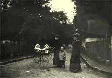 V7408 les jumelles, Hélène, Jean, Thérèse