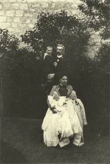 V6906 - Famille Louis Cordelle en été 1902