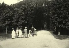 V7105 - en promenade au parc