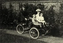 V7102-En famille
