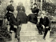 de g à d, on reconnait: Mlle Dupré(à gauche), Arsène, Emilie, Marthe Prouveur, Georges Prouveur