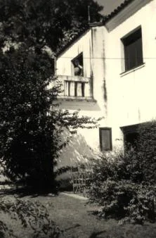Maman, la terrasse devant la chambre