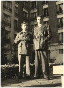 Jean-Paul et Yves, dans les jardins du 6 av Dode, janvier 49