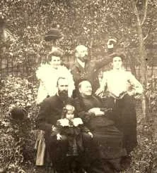 JCT016 - Famille Thirion, Sidonie, Marguerite et ?, 1906, Dampierre