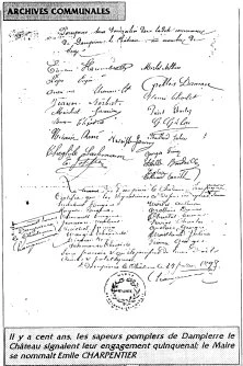 Le 25 juillet 1893, l'engagement des pompiers de Dampierre, devant Emile Charpentier, maire