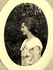 Suzanne, Sarry 1923
