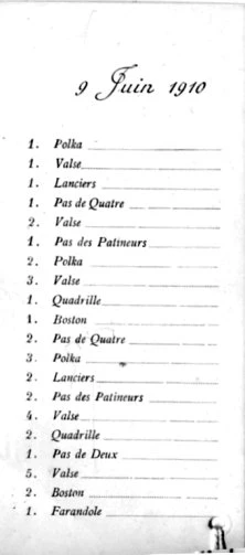 Un carnet de bal vers 1910, les dames ou les jeunes filles y inscrivaient les noms des personnes avec qui elles avaient retenu une danse