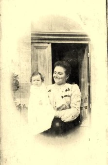 Jeanne Salleron-Maillet et sa fille Germaine Maillet, née en 1902