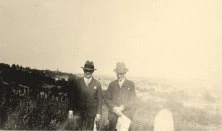 Maurice Rougier à gauche, date et lieu inconnus