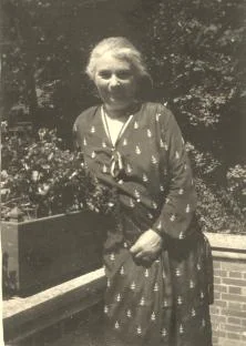 Marguerite Maillet vers 1928 à Sceaux