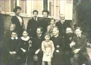 Les Charpentier-Person et leurs petits-enfants, de g à d: debout: Jeanne, René, Marguerite, Vonnette, Emile C.