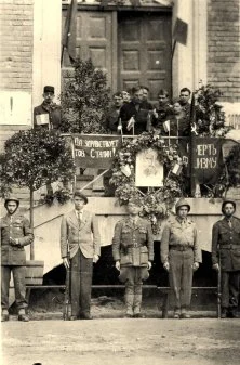 A Germersheim, le 1er mai 1945 avec les Russes et les Polonais du camp de déplacés à rapatrier