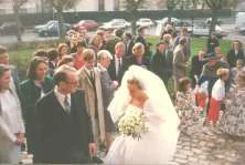 Devant l'église de St Nom