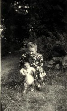Grannie Grand-Père et Frédéric, Dampierre été 55